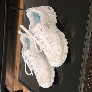 Skechers De'lites runners size 6.5